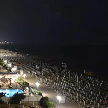 Apartment * Luxury Penthouse * Facing The Sea Wifi + Park