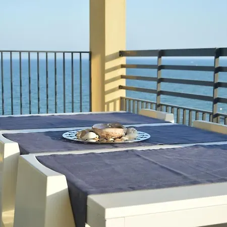 * Luxury Penthouse * Facing The Sea Wifi + Park Appartamento